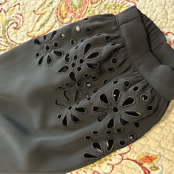 ☀️ CHICO’S Satin Eyelet Popover Blouse - Picture 12 of 15